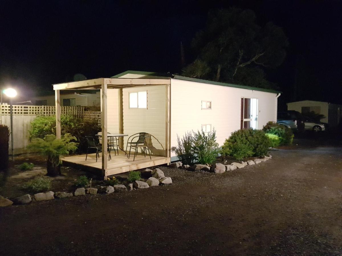 Strahan Retreat Holiday Park Esterno foto