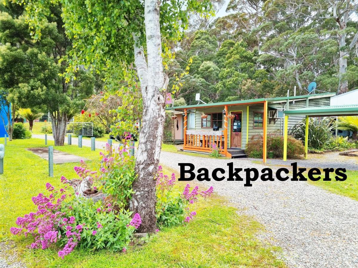 Strahan Retreat Holiday Park Esterno foto