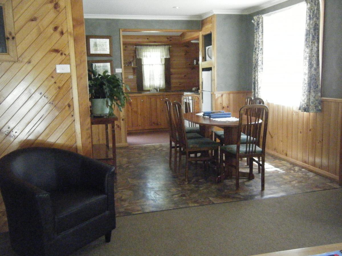 Strahan Retreat Holiday Park Esterno foto