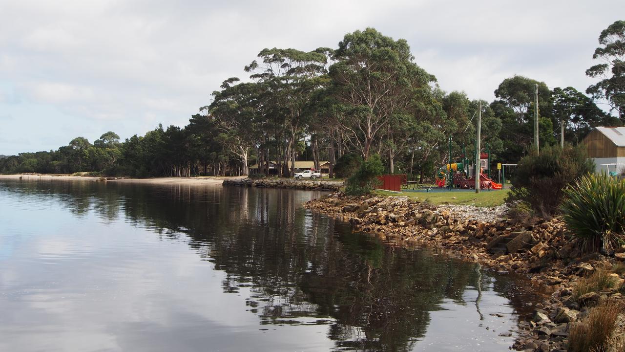 Strahan Retreat Holiday Park Esterno foto