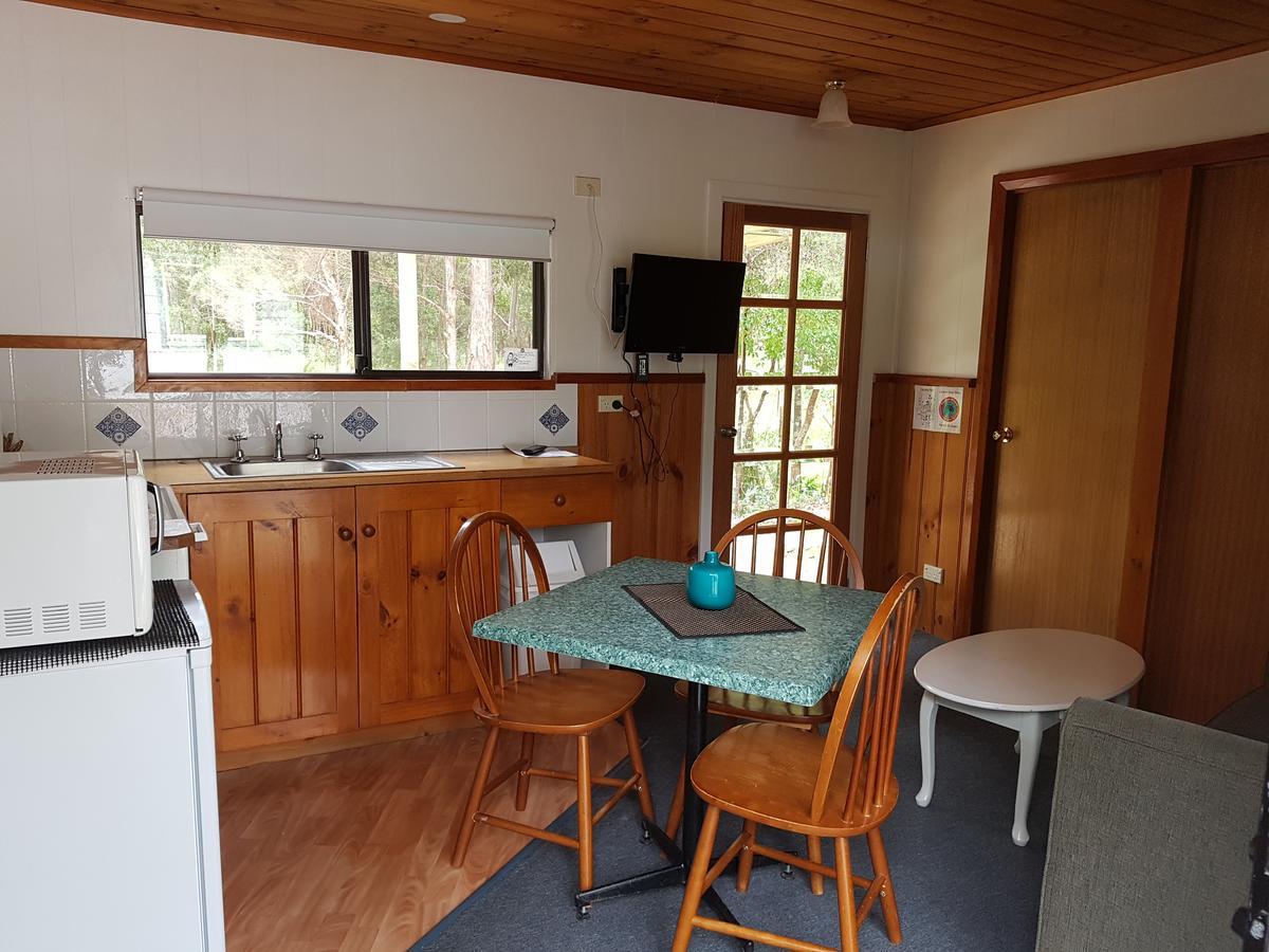 Strahan Retreat Holiday Park Esterno foto
