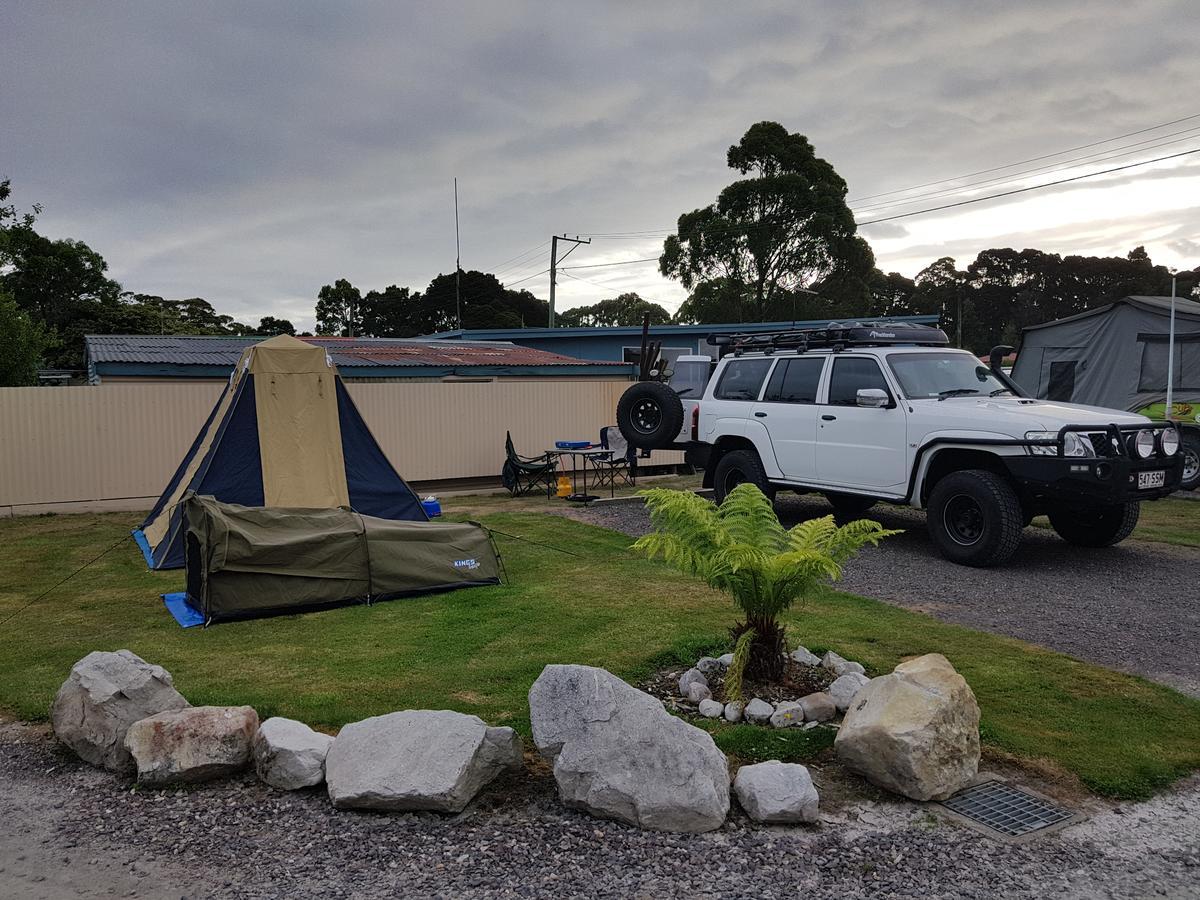 Strahan Retreat Holiday Park Esterno foto